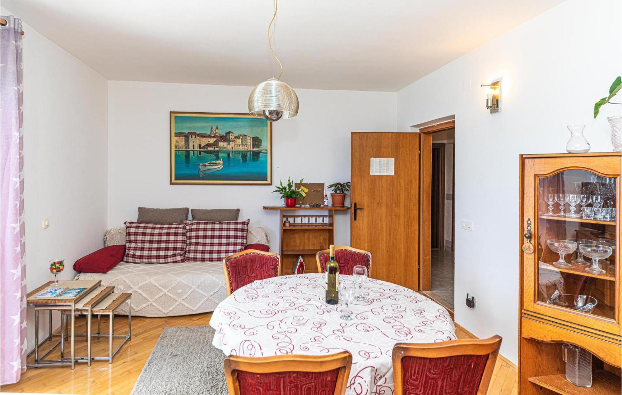 2 Bedroom Beautiful Apartment In Okrug Gornji โตรกีร์ ภายนอก รูปภาพ