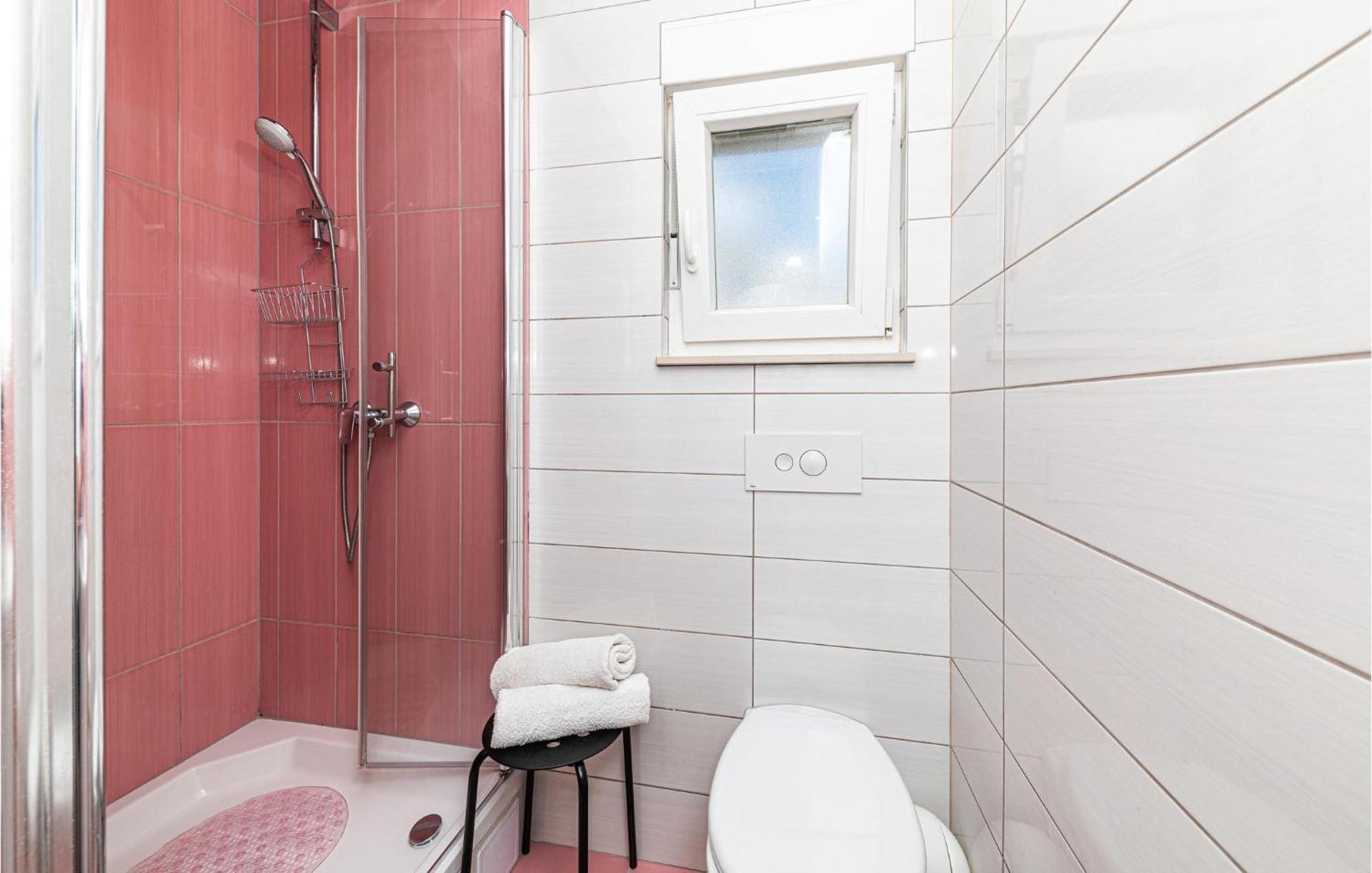 2 Bedroom Beautiful Apartment In Okrug Gornji โตรกีร์ ภายนอก รูปภาพ