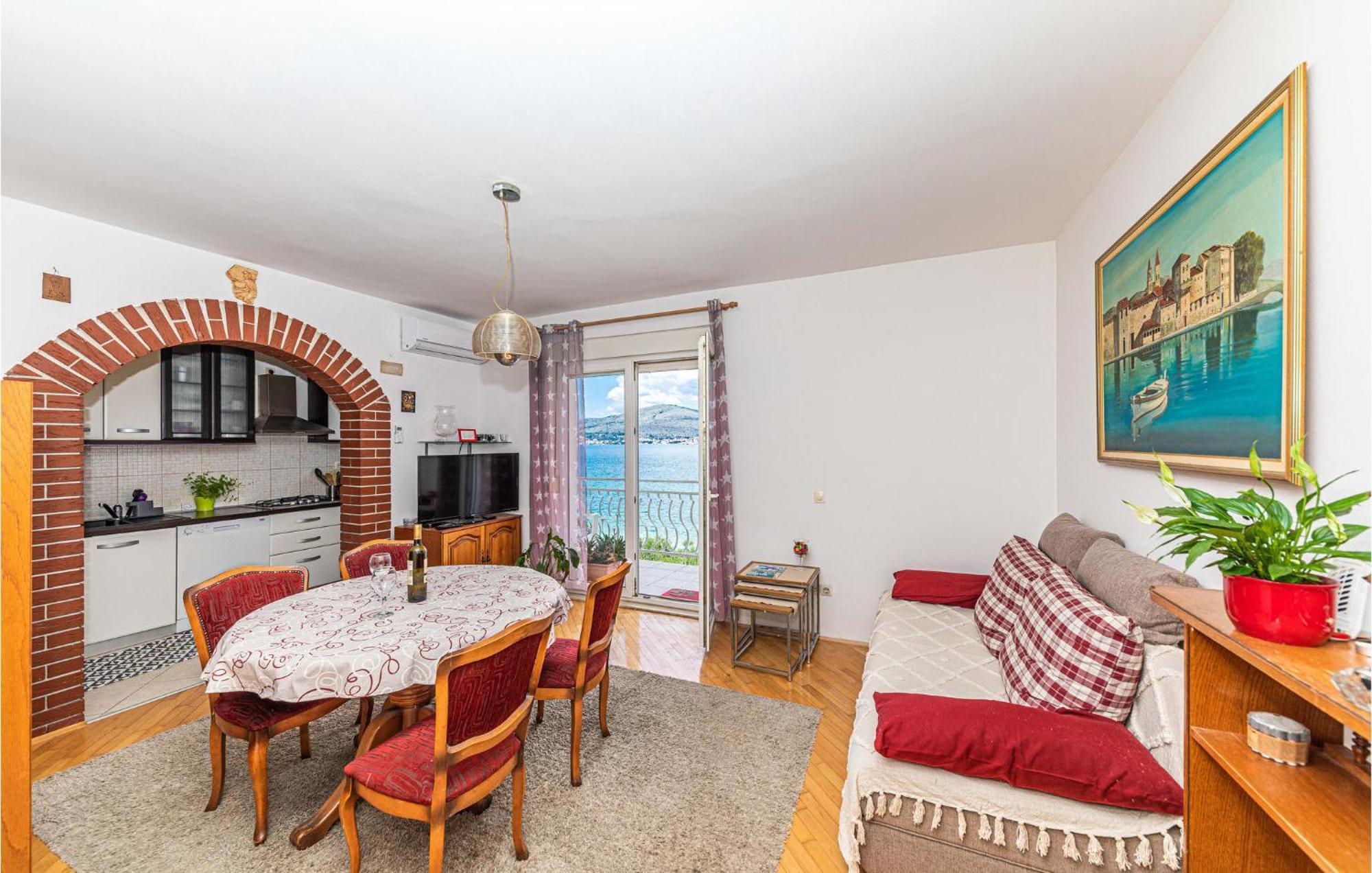 2 Bedroom Beautiful Apartment In Okrug Gornji โตรกีร์ ภายนอก รูปภาพ