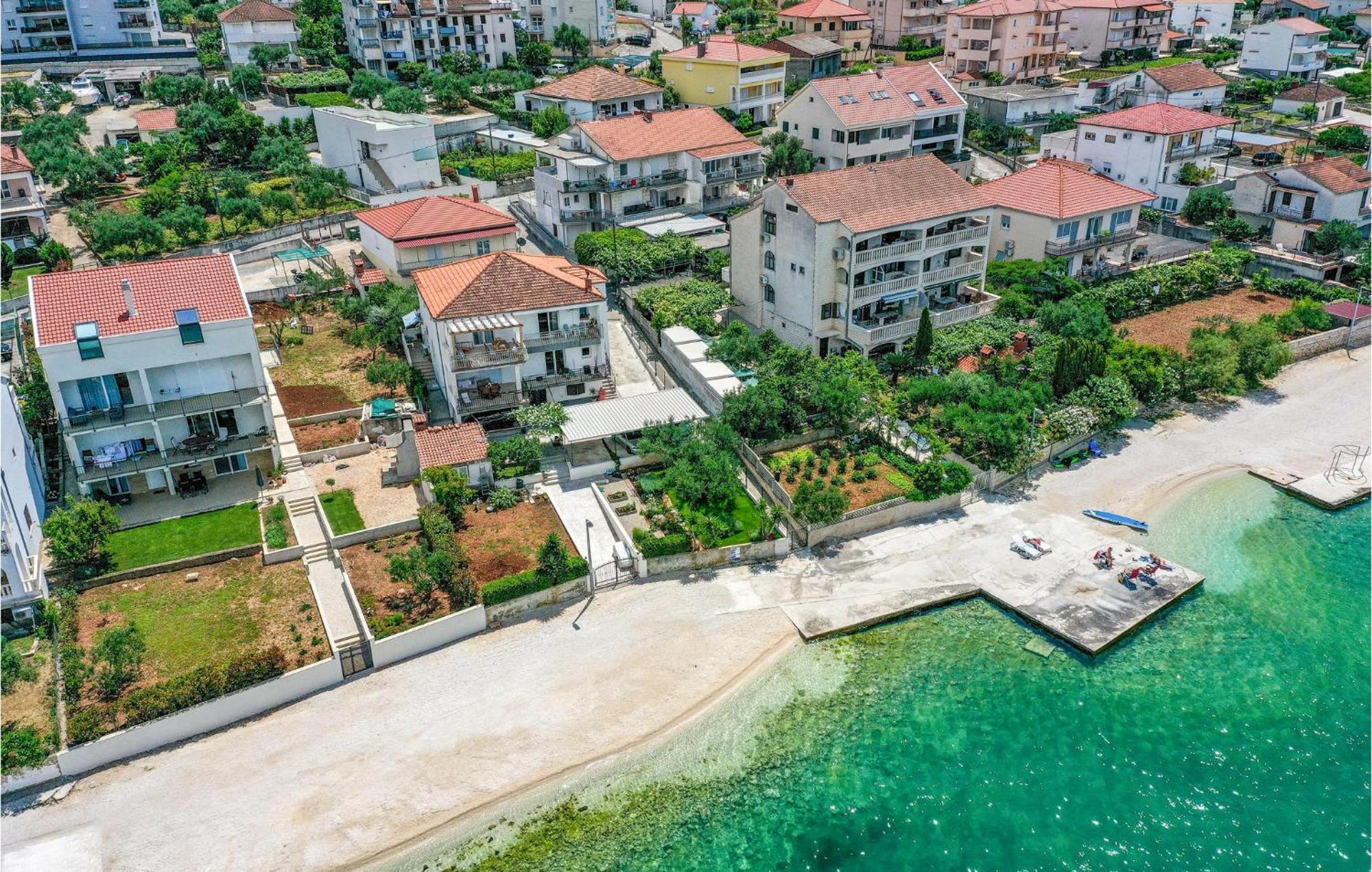 2 Bedroom Beautiful Apartment In Okrug Gornji โตรกีร์ ภายนอก รูปภาพ