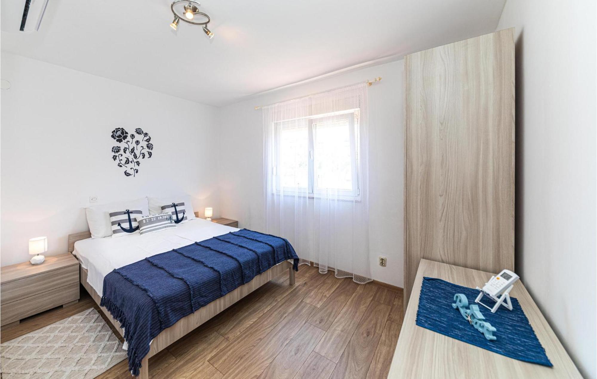 2 Bedroom Beautiful Apartment In Okrug Gornji โตรกีร์ ภายนอก รูปภาพ
